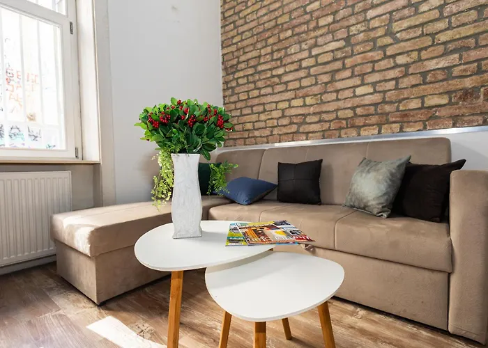 Spacious & Minimalistic Apartment In Downtown