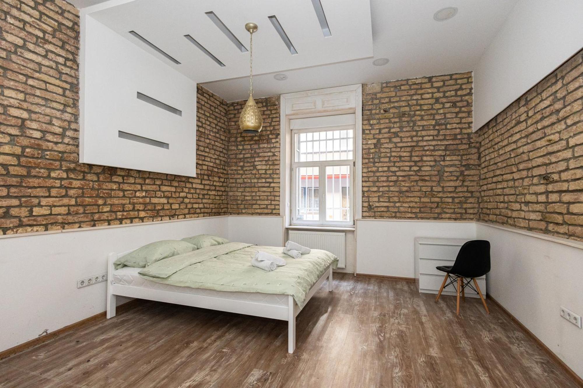Spacious & Minimalistic In Downtown Apartment *